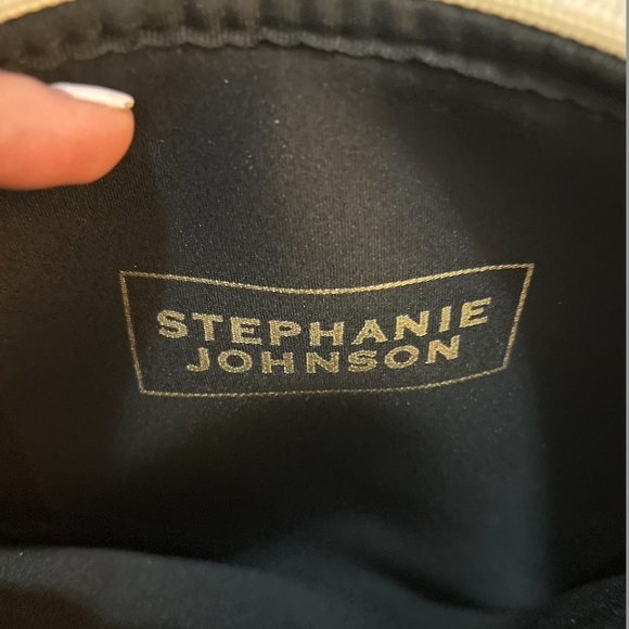 Stephanie Johnson Gold Mumbai iPad Case New Condition - Picture 4 of 5